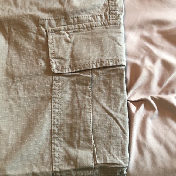 ✨LAST CHANCE FINAL SALE!!✨NWT Built-in-Flex Gray cargo pants by Old Navy - Picture 3 of 8